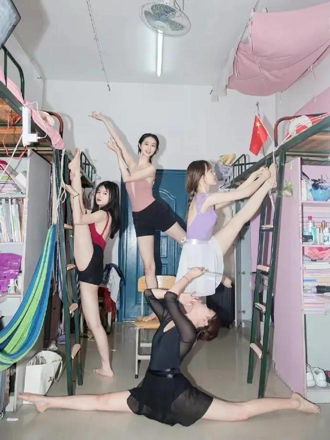 Nữ sinh trường mỹ thuật gây phẫn nộ khi đăng ảnh phản cảm-3