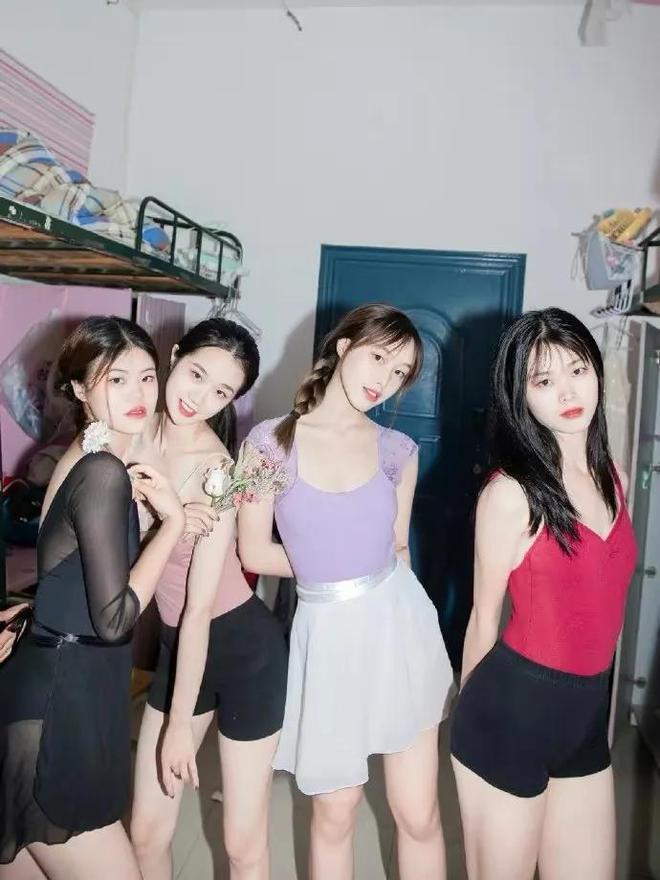 Nữ sinh trường mỹ thuật gây phẫn nộ khi đăng ảnh phản cảm-5