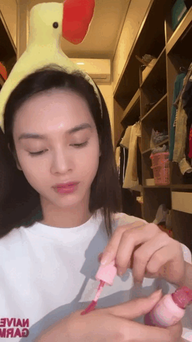 Thùy Tiên, Quỳnh Lương gây tranh cãi vì kiểu make up dễ làm hại da-1