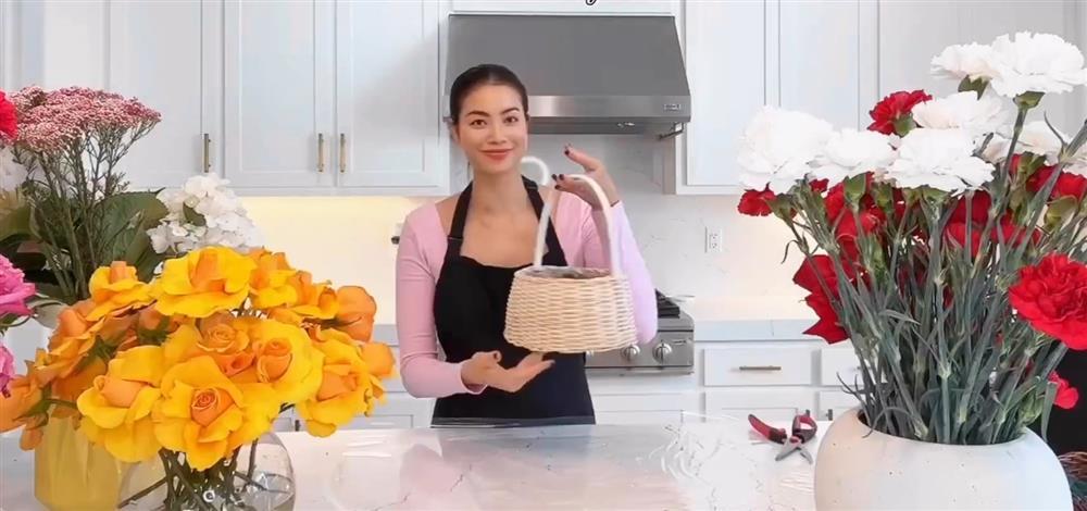 Phạm Hương cắm hoa bán, kiếm thêm thu nhập tại Mỹ?-1