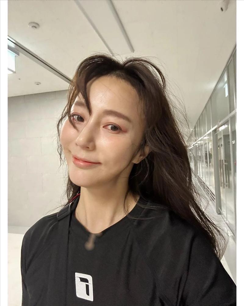 Song Joong Ki lần đầu xuất hiện sau thông báo tái hôn-1