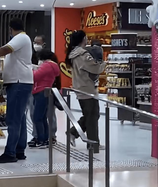 Con dâu ông trùm showbiz Hong Kong xuất hiện xuề xòa-5