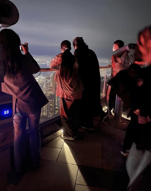 Con dâu ông trùm showbiz Hong Kong xuất hiện xuề xòa-7