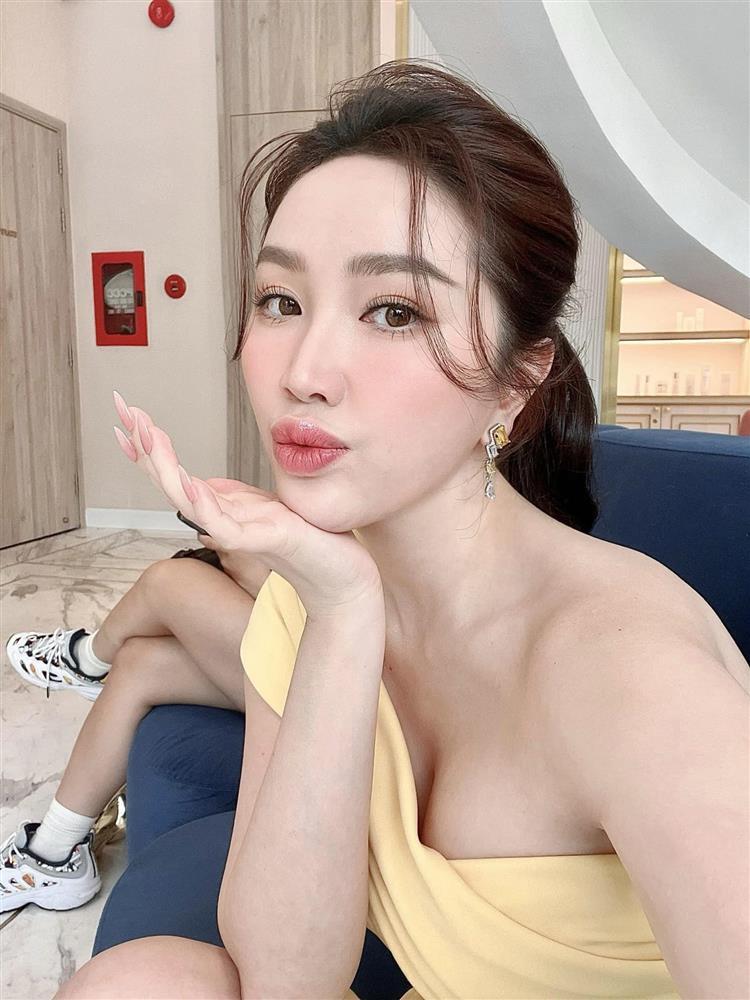 Showbiz Việt ngày 9/2: HHen Niê khám phá ẩm thực Hà Nội-4