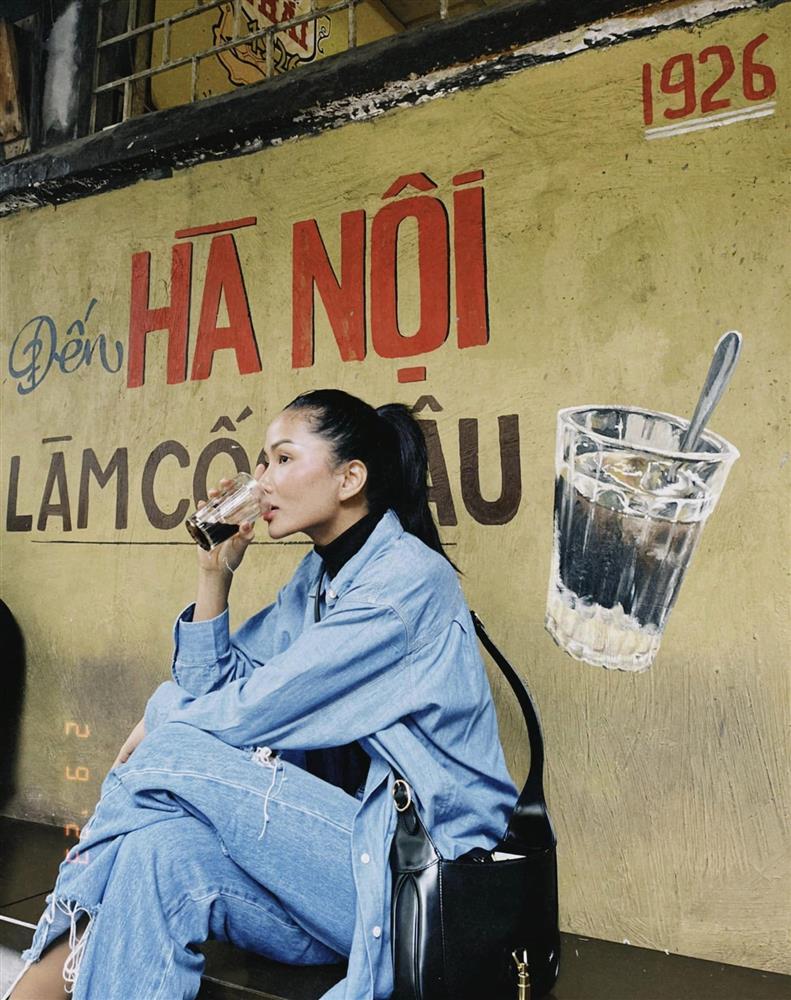 Showbiz Việt ngày 9/2: HHen Niê khám phá ẩm thực Hà Nội-2