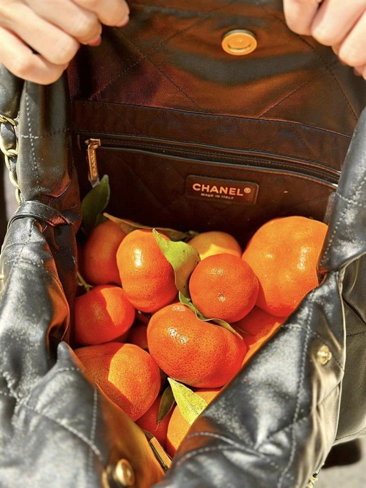 Đoàn Di Băng, Đỗ Mỹ Linh sắm túi xách đắt đỏ chỉ để đựng hoa quả-2