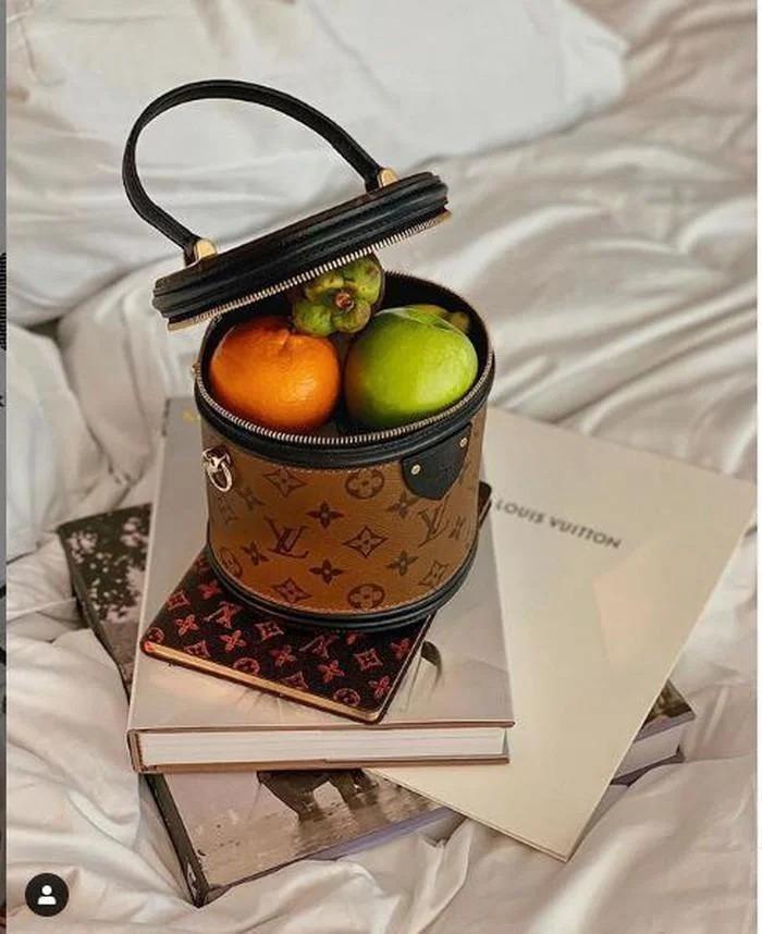 Đoàn Di Băng, Đỗ Mỹ Linh sắm túi xách đắt đỏ chỉ để đựng hoa quả-11