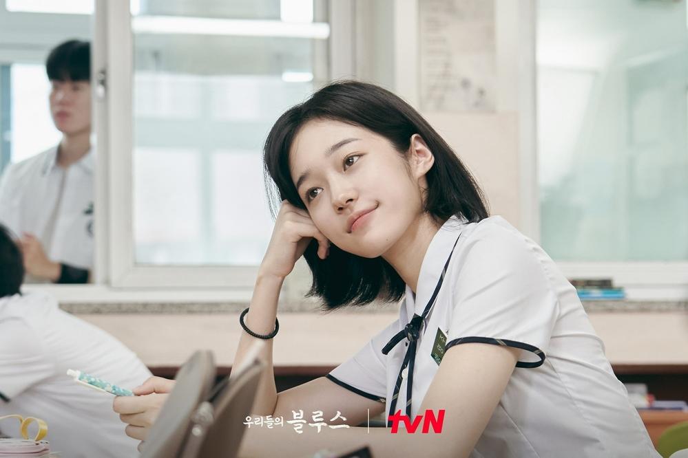 Nữ sinh học giỏi nhất phim Hàn khoe ảnh tốt nghiệp visual nữ thần-1