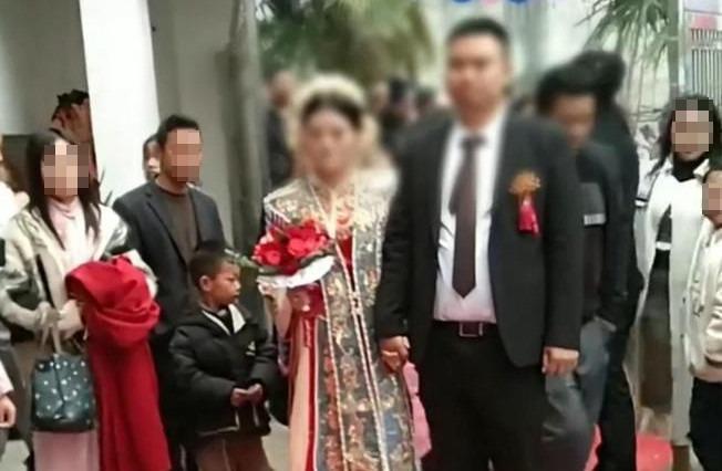 Chú rể bạc tình bị nhóm bạn gái cũ trả đũa đúng ngày cưới-2