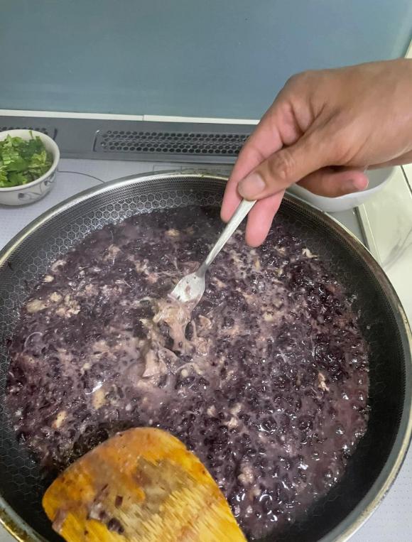 Đu trend rán bánh chưng bằng nước, chồng khiến vợ giận tím người-2