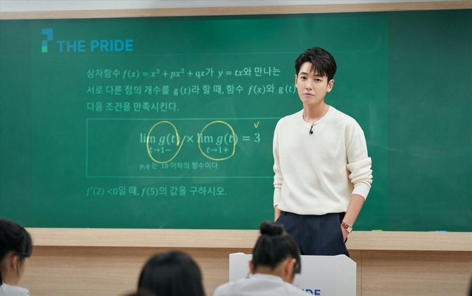 Jung Kyung Ho và hội thầy giáo nam thần vạn người mê trên phim Hàn-1