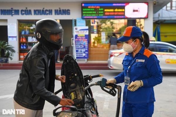 Giá xăng dầu hôm nay: Xăng tăng, dầu giảm mạnh-2