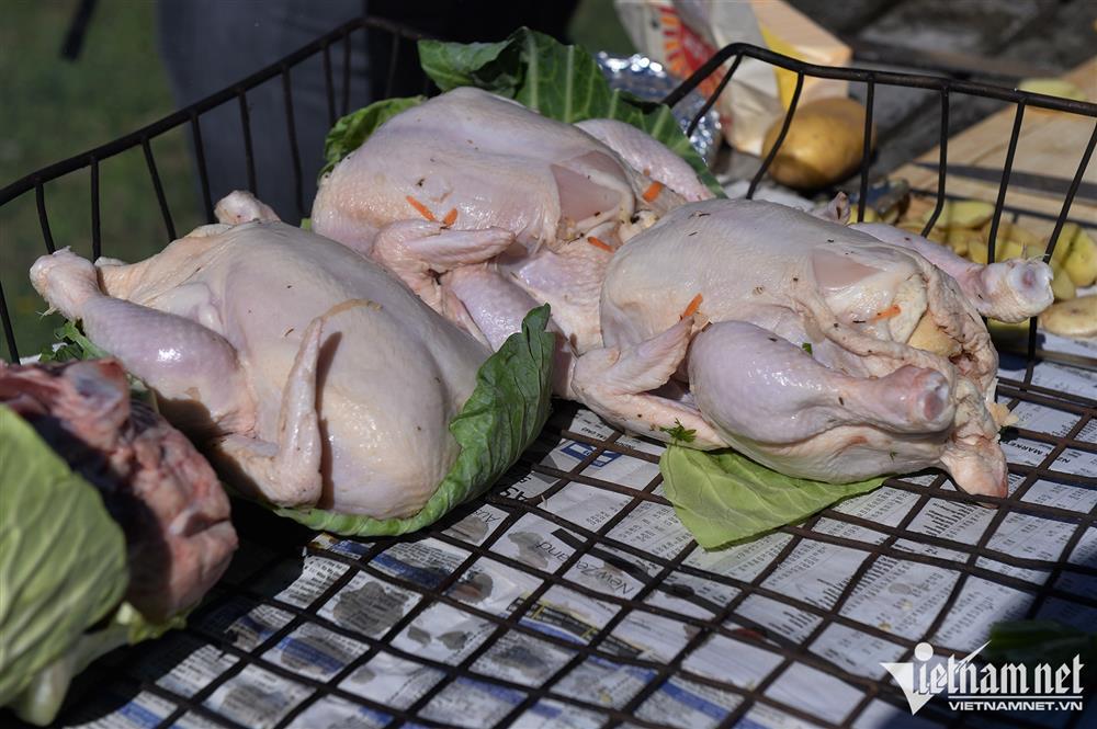 Món thịt nướng chôn xuống đất độc đáo ở New Zealand-2