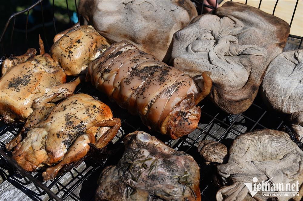 Món thịt nướng chôn xuống đất độc đáo ở New Zealand-5