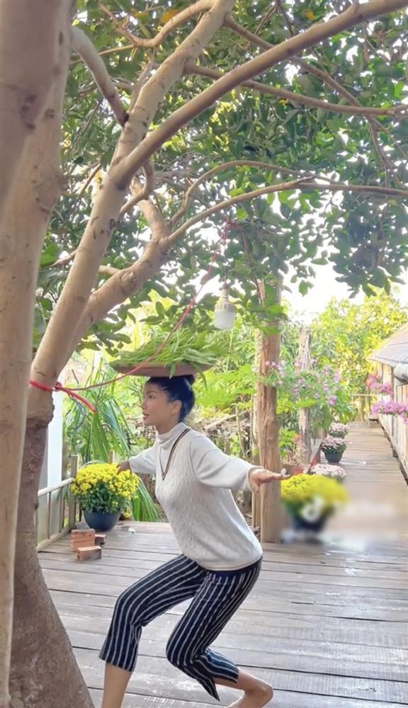 HHen Niê như người khổng lồ khi sống ở nhà sàn-3