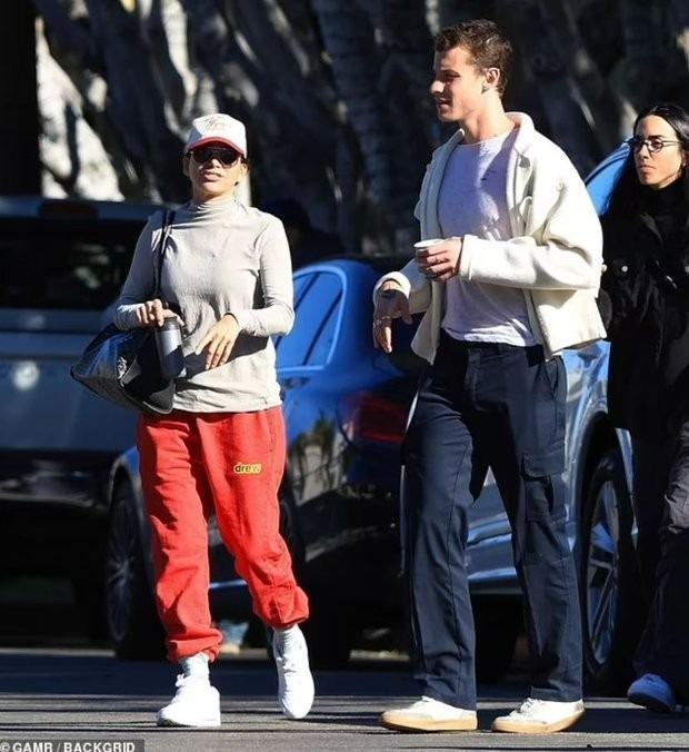 Ảnh Shawn Mendes hẹn hò nữ bác sĩ hơn 27 tuổi-1