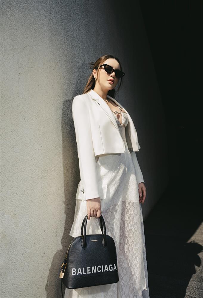 Lý Nhã Kỳ sặc mùi tiền đọ dáng hot girl trứng rán Thanh Tâm-3