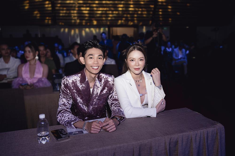 Lý Nhã Kỳ sặc mùi tiền đọ dáng hot girl trứng rán Thanh Tâm-6