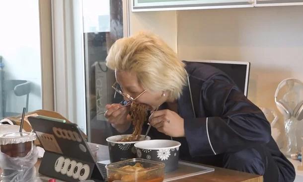 Không nhận ra Min Ho (WINNER) trong tình trạng cân nặng tăng vọt-2