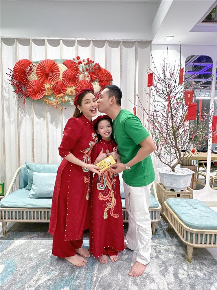 Bầu 6 tháng, Phương Trinh Jolie tự tin thực hiện động tác yoga khó-8