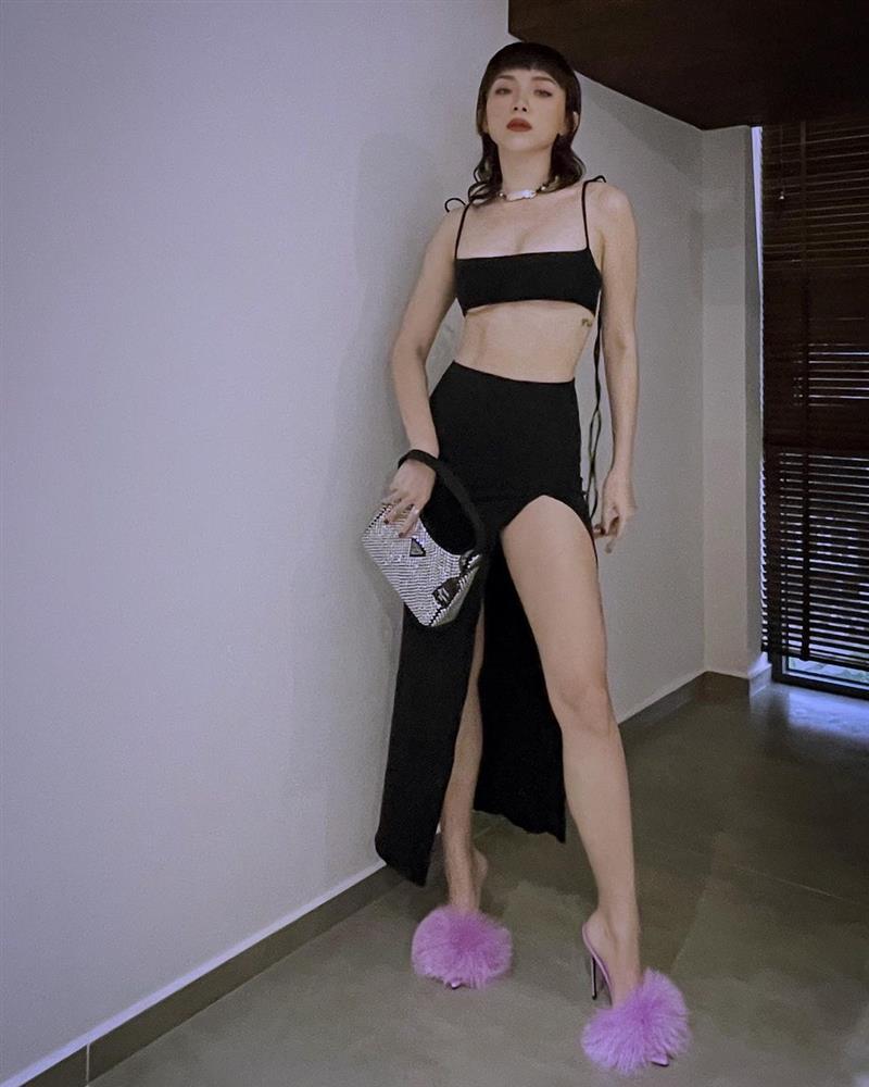 Ngọc Trinh, Thanh Thanh Huyền gây sốc với áo 10cm-10