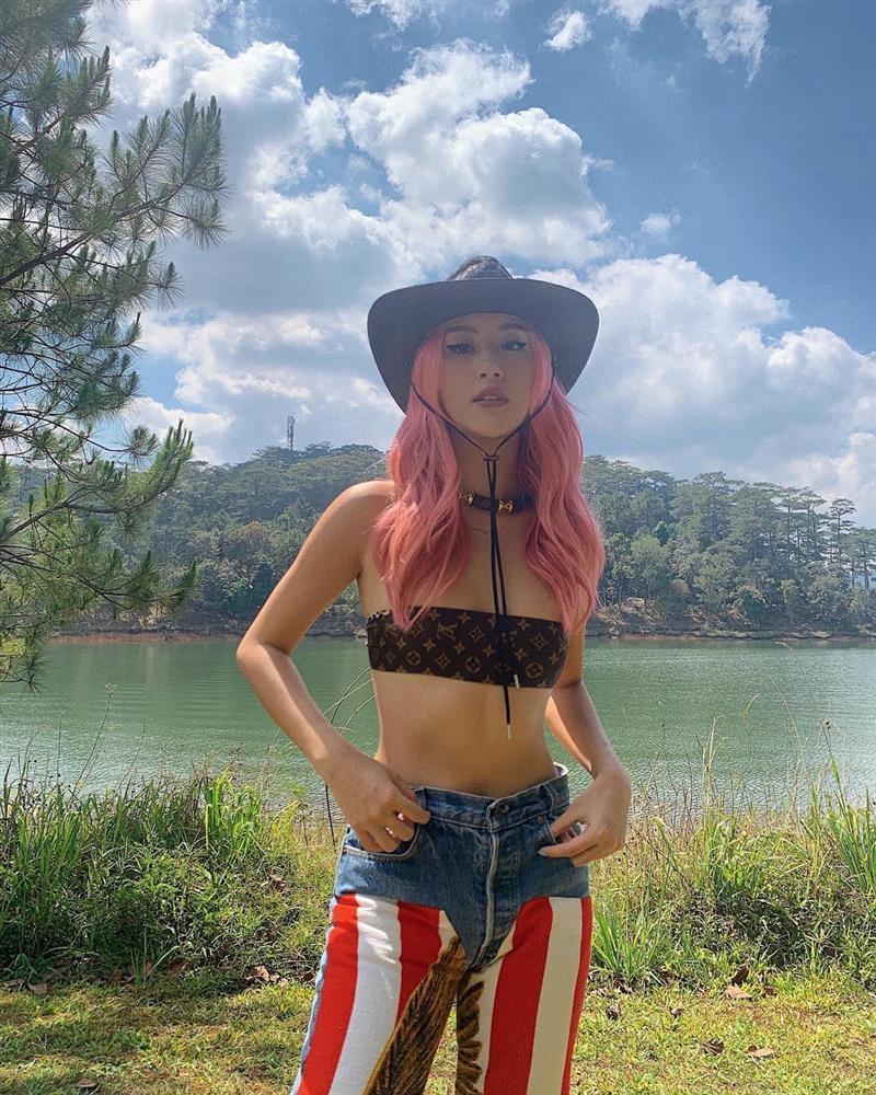 Ngọc Trinh, Thanh Thanh Huyền gây sốc với áo 10cm-13