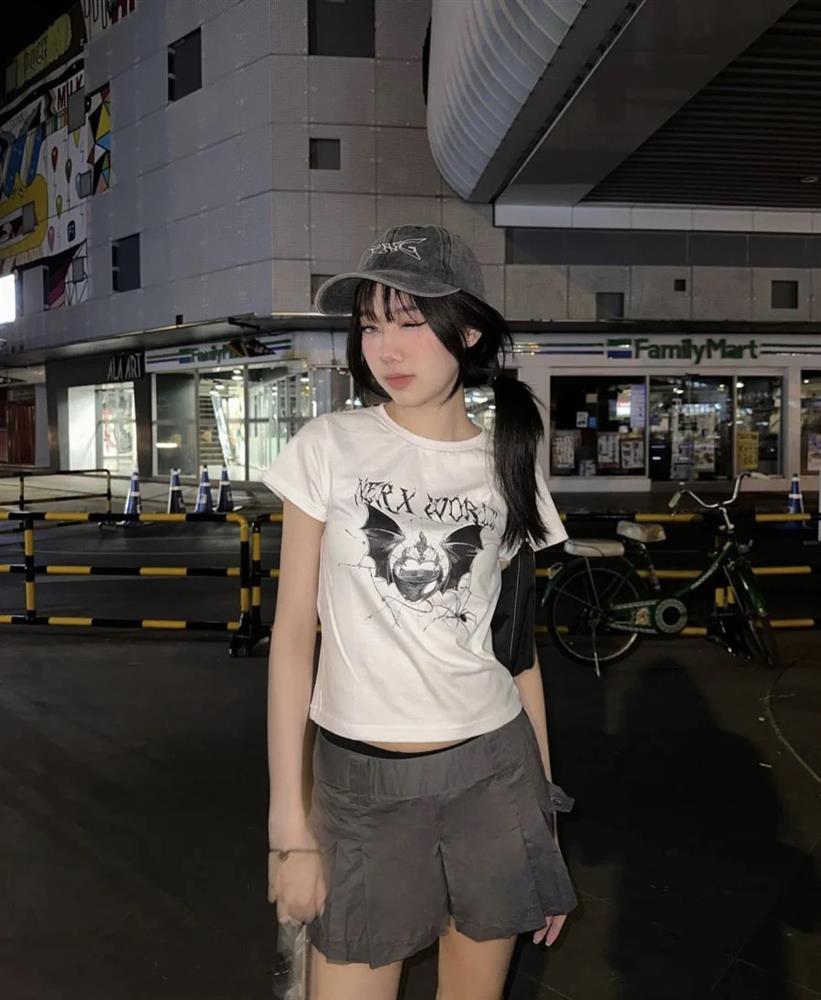 Loạt items giúp nàng bắt trend thời trang Y2K phá cách-3