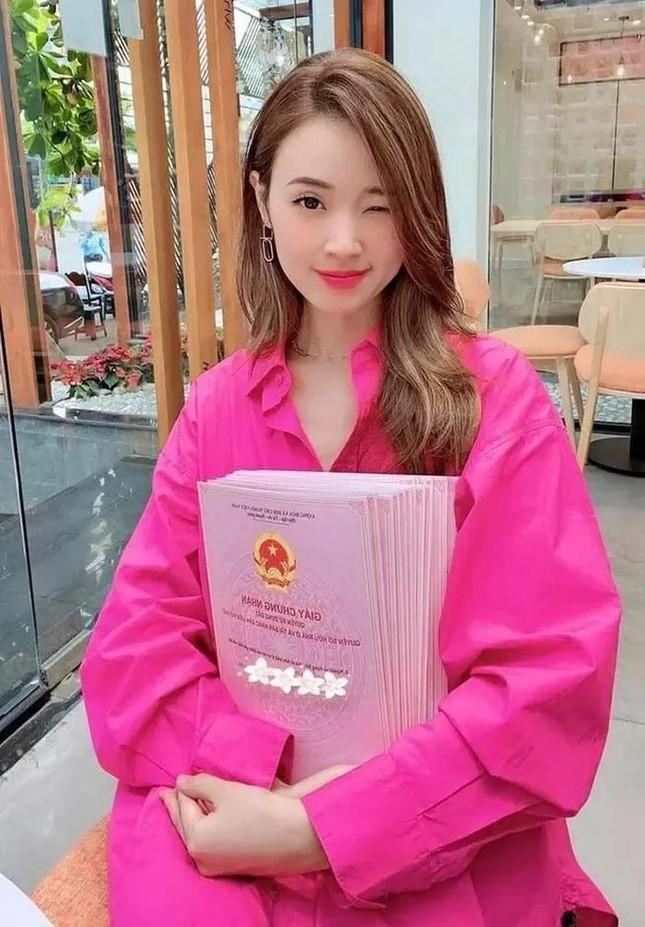 Choáng váng trước những bộ đồ trống trên hở dưới của Midu-6