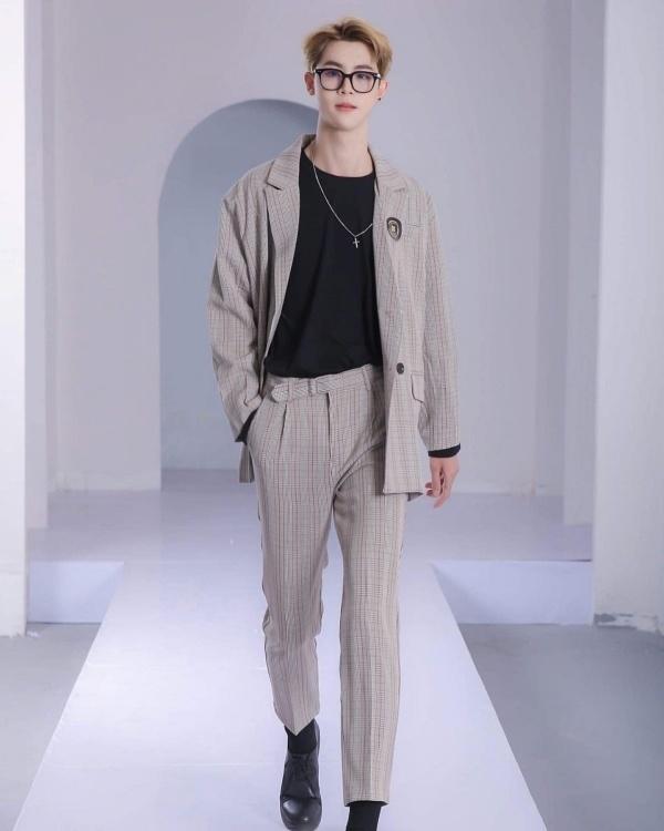 Bất ngờ profile thầy giáo soái ca đang nổi đình đám trên MXH-6