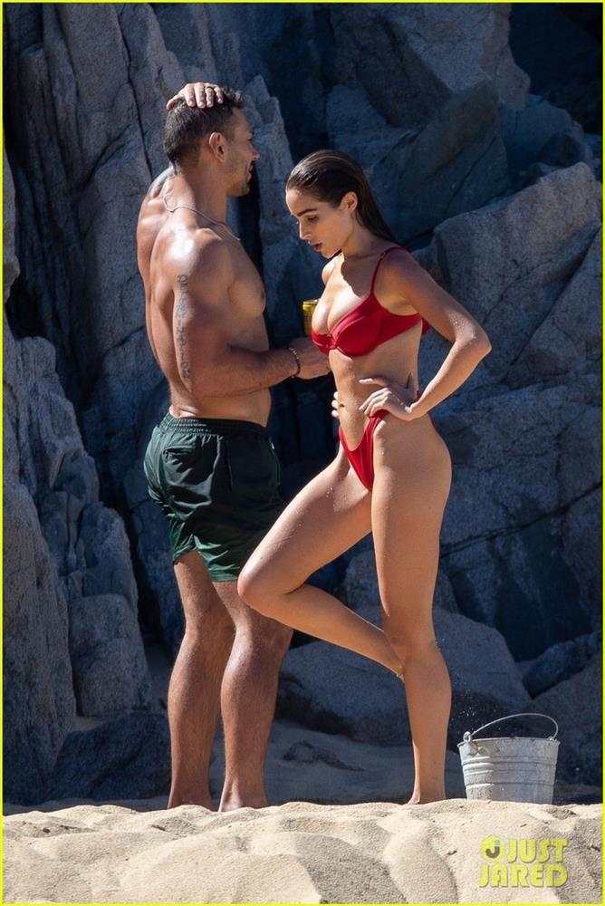 Hoa hậu Olivia Culpo diện đầm xuyên thấu sánh đôi bên bạn trai kém tuổi-6