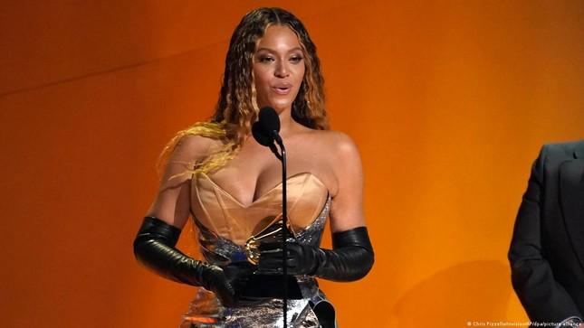 Bộ sưu tập của Beyoncé bán ế, thổi bay hơn 4700 tỷ doanh thu của Adidas-2