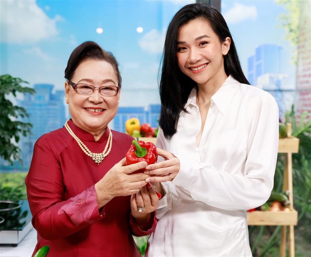 Nữ MC vụng chuyện bếp núc, kể tình trường với mẹ chồng-4