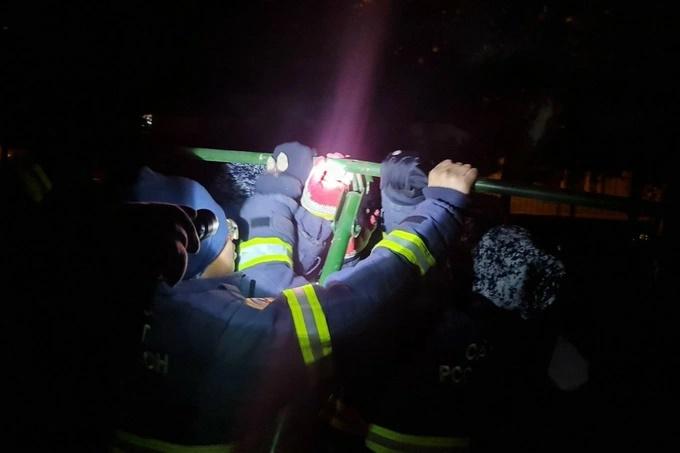 Công an Việt Nam xuyên đêm tìm nạn nhân trong giá lạnh -6 độ C-6