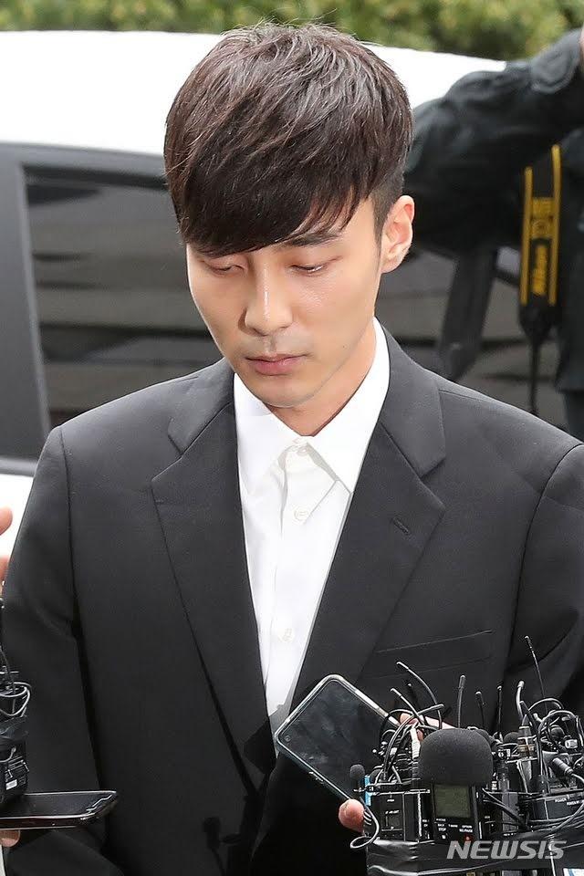 Những nam ca sĩ trong bê bối nhóm chat tình dục giờ ra sao?-6