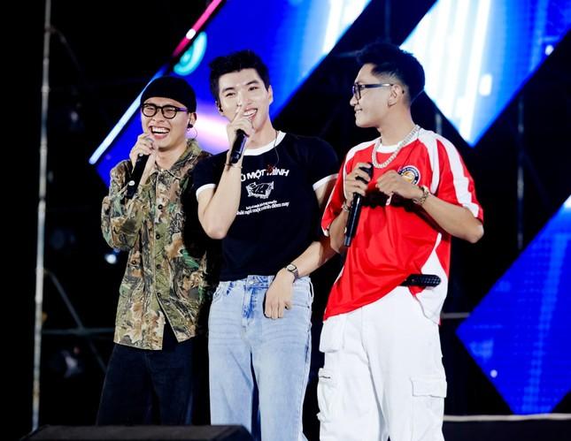 Giải mã HIEUTHUHAI: Điển trai, thông minh, được đẩy thuyền với Tiểu Vy và gì nữa?-2