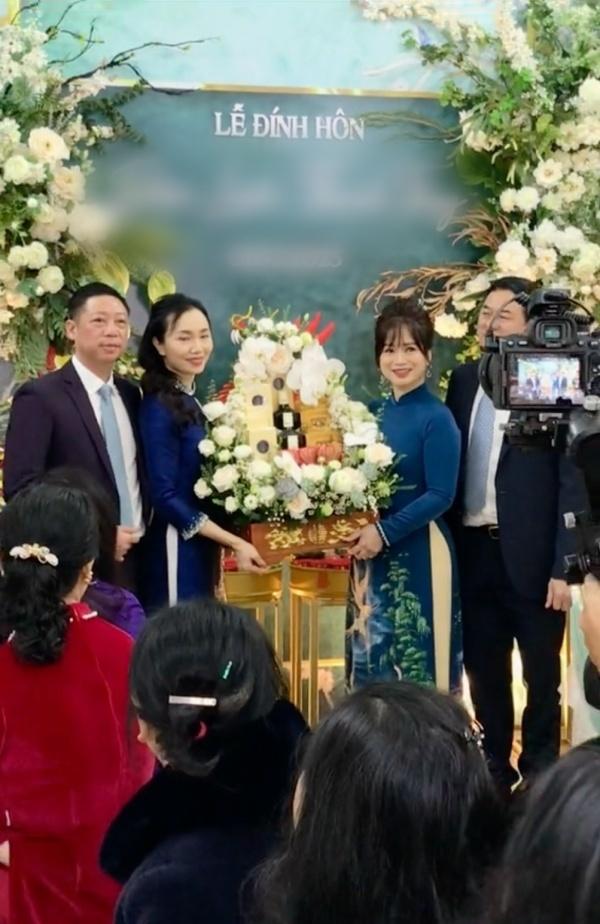 Phát sốt bà mẹ quá trẻ đẹp, chiếm sóng đám cưới con trai-1