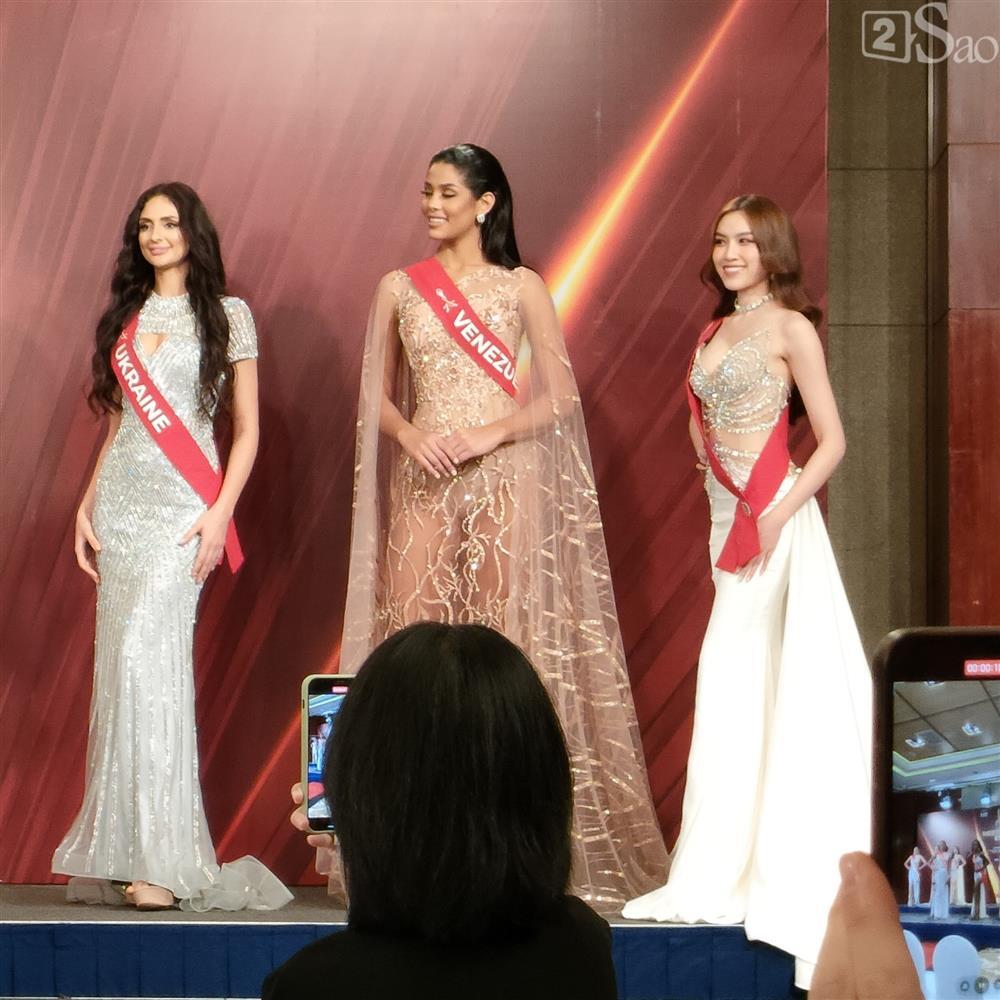 Hành động đẹp của Thanh Thanh Huyền tại Miss Charm 2023-6