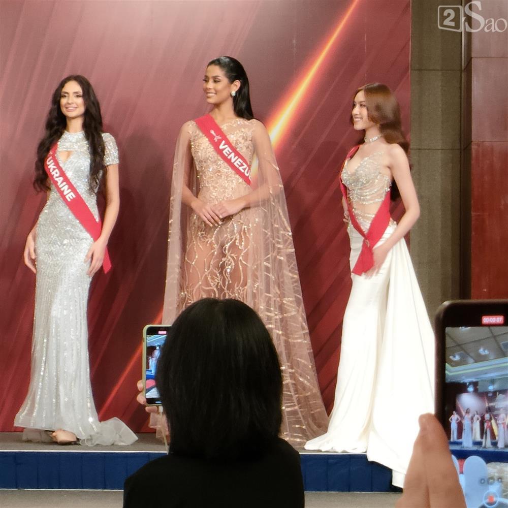 Hành động đẹp của Thanh Thanh Huyền tại Miss Charm 2023-7