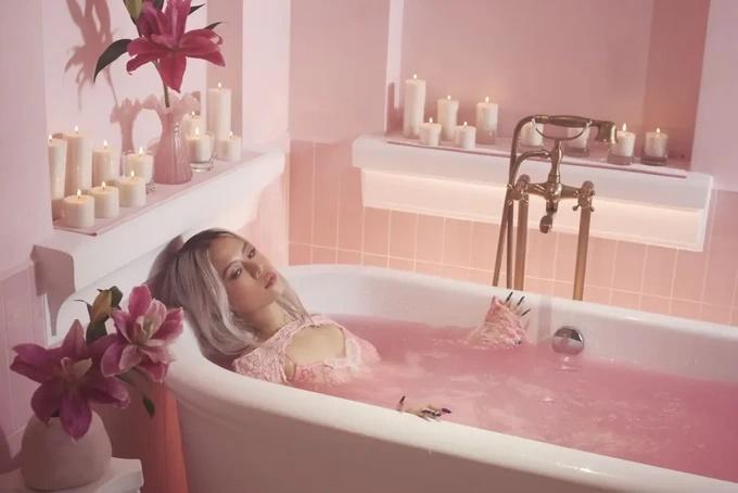 MV của Tlinh gây tranh cãi: Hình ảnh bạo, ca từ không cảm xúc?-2