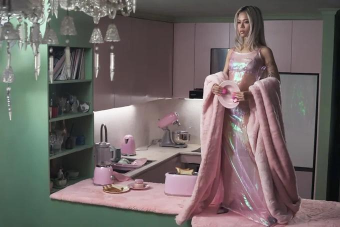 MV của Tlinh gây tranh cãi: Hình ảnh bạo, ca từ không cảm xúc?-3