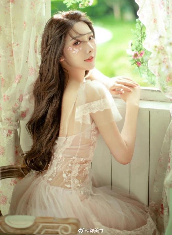 Showbiz Trung Quốc chấn động hot girl tố đạo diễn gạ tình đổi vai-3