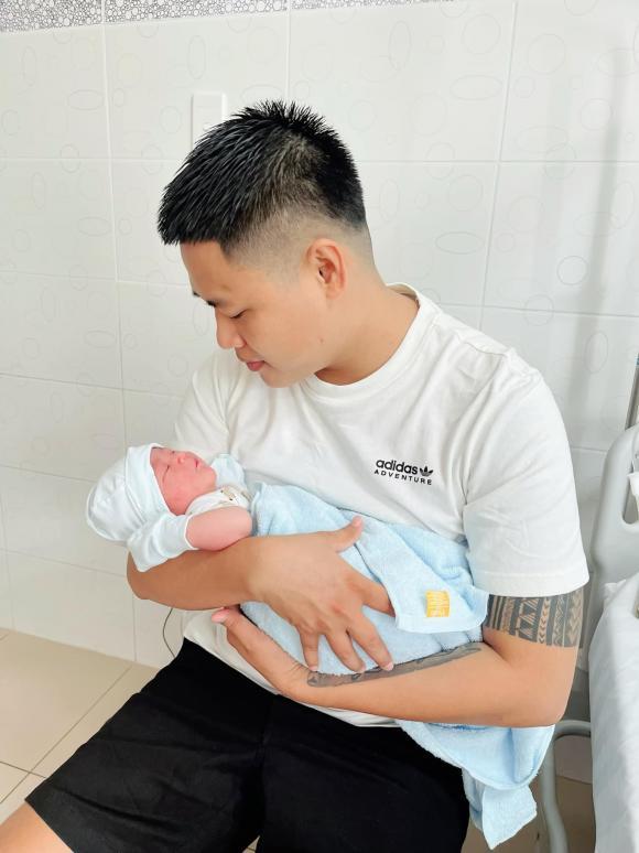 Từng mất cặp song sinh, hot boy Thách Thức Danh Hài lên chức bố-1