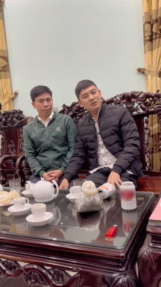 Ngược đời ra mắt nhà người yêu, bố vợ khép nép - con rể liến thoắng-2