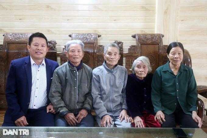 Chuyện tình của cặp đôi ở tuổi xưa nay hiếm, 95 tuổi vẫn ghen chồng-2