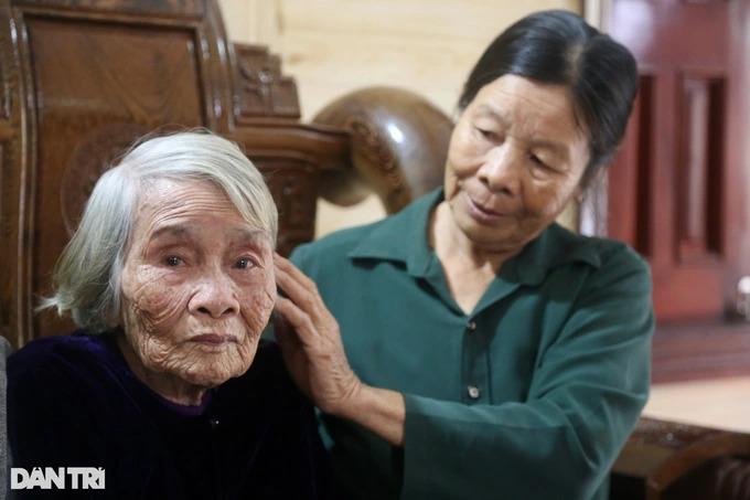 Chuyện tình của cặp đôi ở tuổi xưa nay hiếm, 95 tuổi vẫn ghen chồng-3