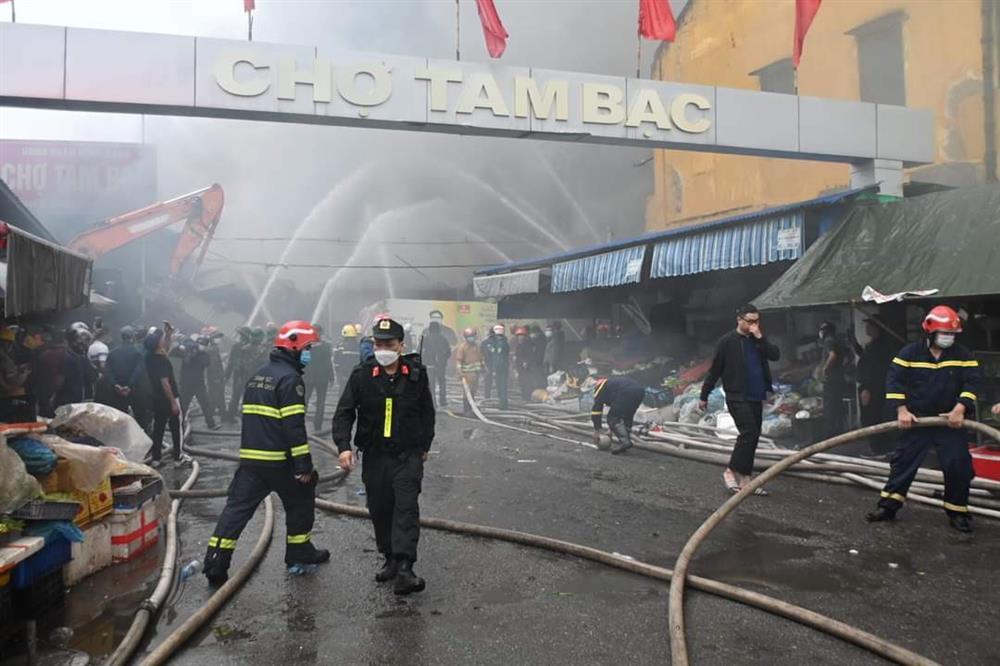 Hải Phòng xin chi viện từ Hải Dương, Thái Bình để chữa cháy chợ Tam Bạc-13