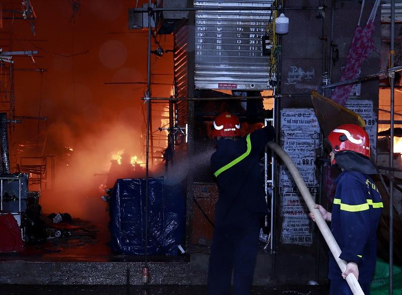 Hải Phòng xin chi viện từ Hải Dương, Thái Bình để chữa cháy chợ Tam Bạc-3