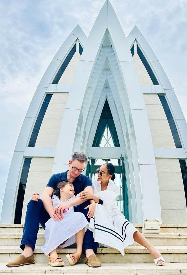 Showbiz Việt ngày 12/2: Ngọc Quyên tình tứ bên bạn trai Tây-4