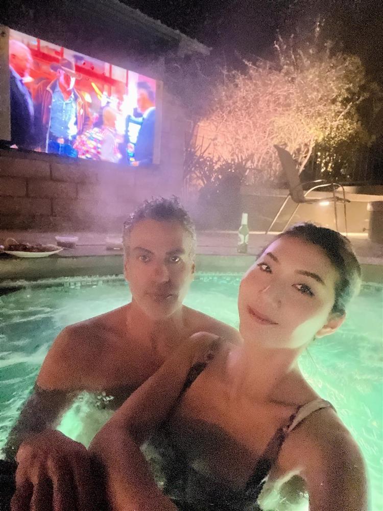 Showbiz Việt ngày 12/2: Ngọc Quyên tình tứ bên bạn trai Tây-2