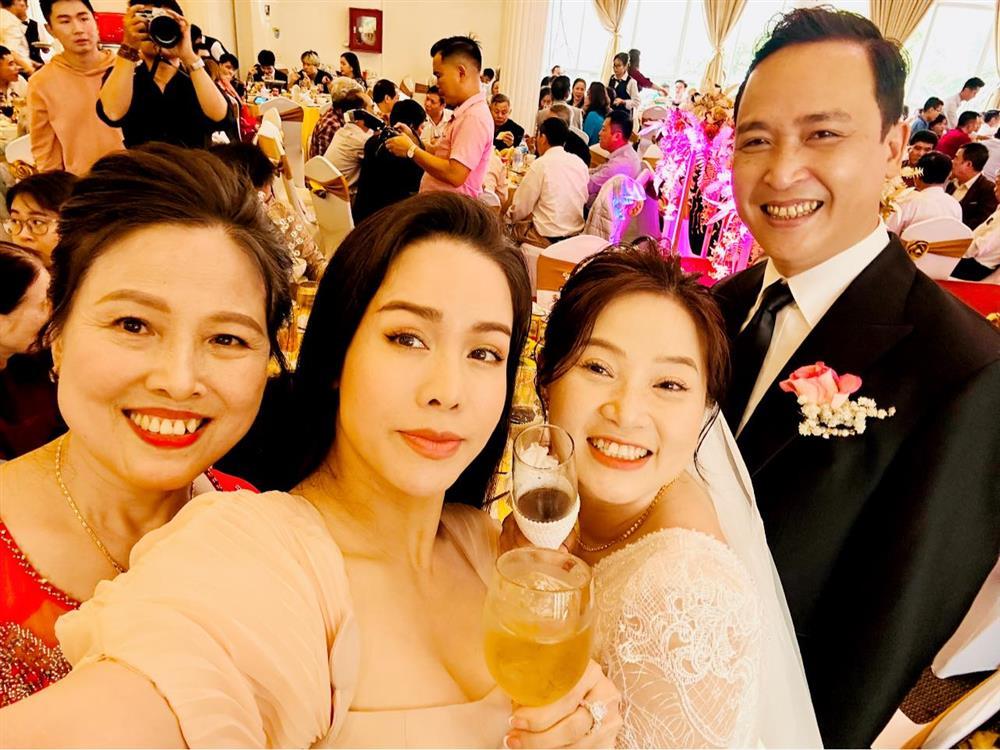 Showbiz Việt ngày 12/2: Ngọc Quyên tình tứ bên bạn trai Tây-7